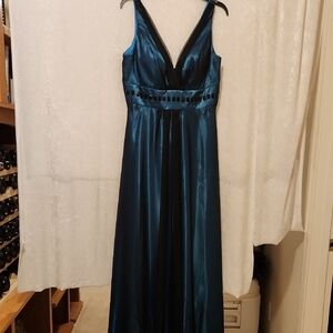 Blue Ruched Maxi Dress with V-Neck for Prom